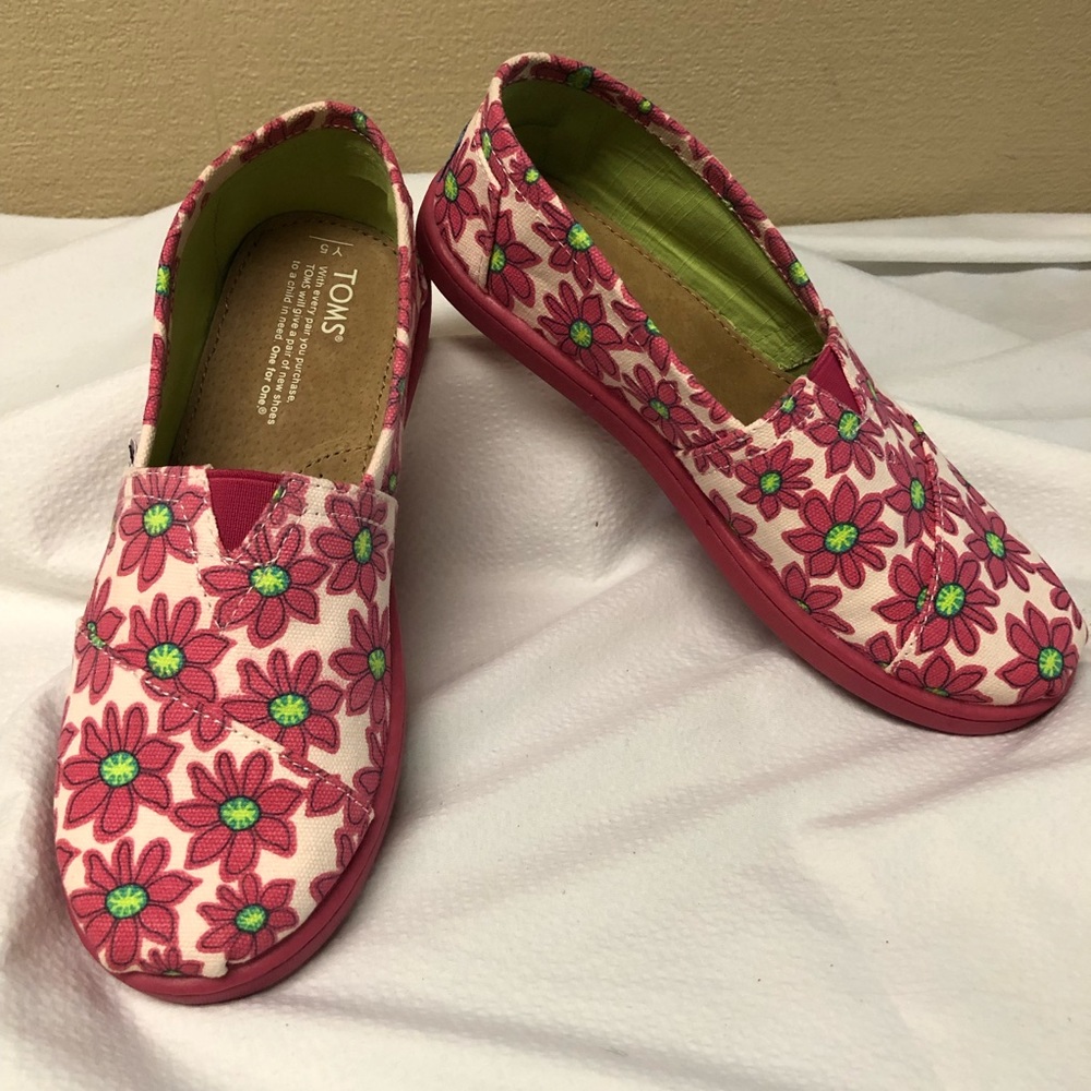 NWOB Toms pink floral slip ons.